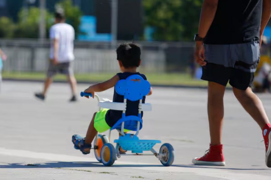 Revés para papitos corazón: Suprema dice que es posible fijar pensión mayor al 50% de sueldo de deudor