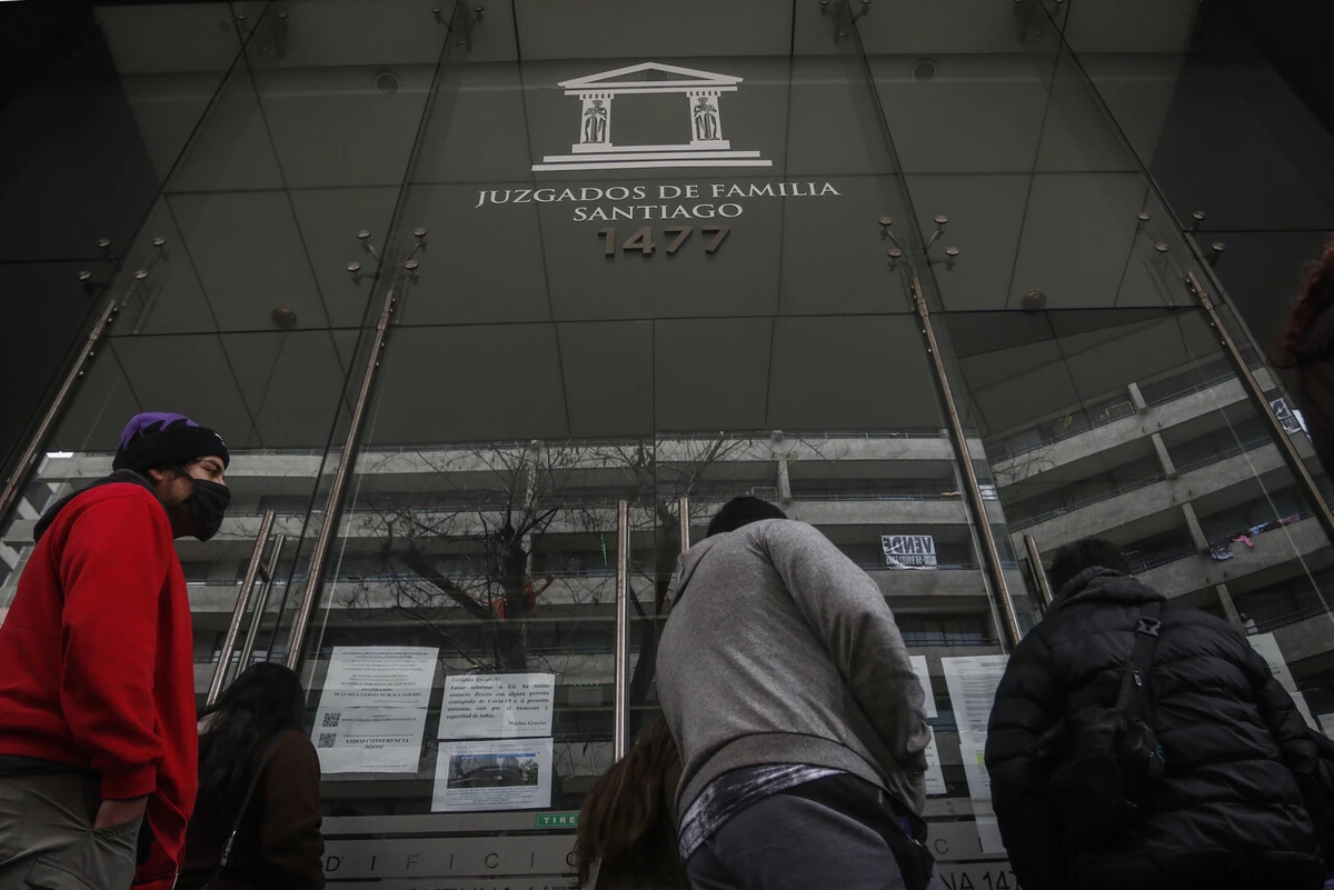 Saldó deuda de $1,9 millones en pensión de alimentos e igual lo mantuvieron con arresto: Fue a juicio y Corte ordenó alzar apremios