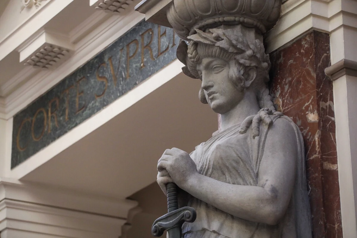 Se autodespidió por no pago de cotizaciones tras 17 años a honorarios: Corte Suprema ordenó pagar indemnizaciones