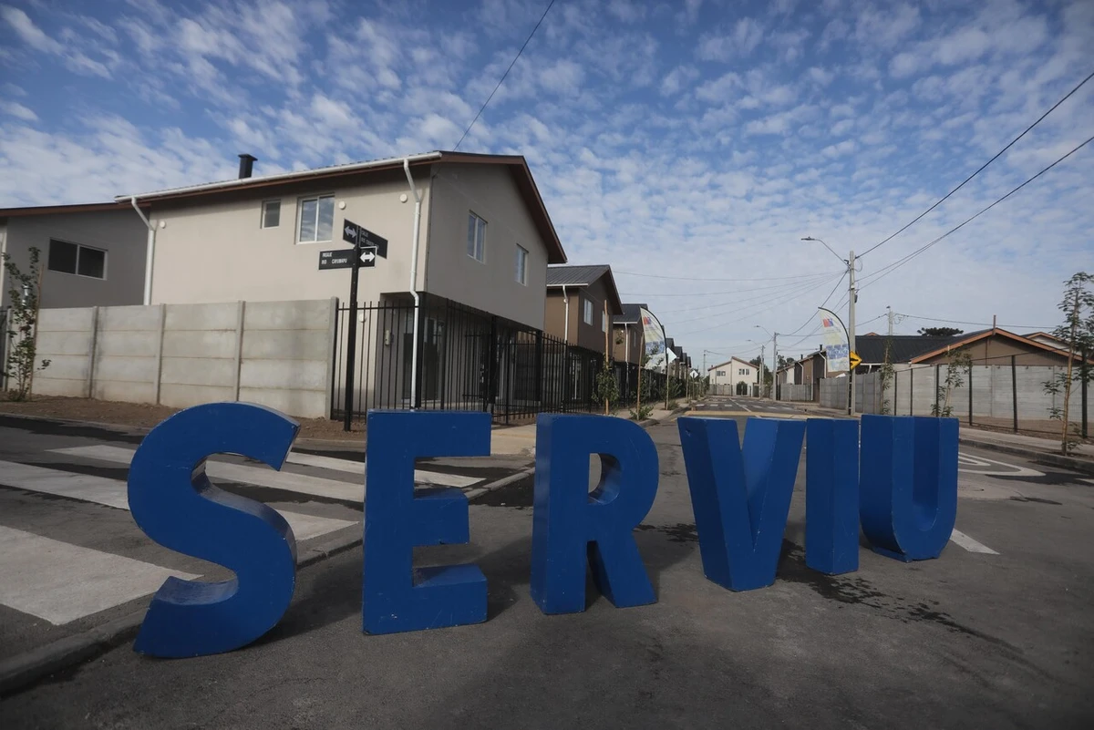 Serviu le quitó subsidio por no habitar vivienda pese a fiscalizaciones donde sí estuvo: Corte ordenó devolver beneficio