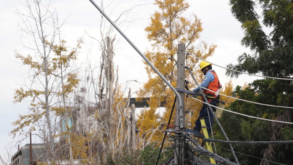 Tenía 17 años y murió electrocutado instalando red de alumbrado: Ordenan pagar $80 millones a padres