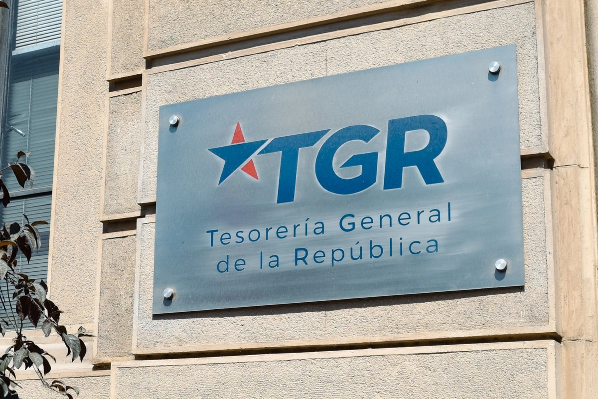 Trabajador recibió $5 millones tras juicio laboral y TGR se los retuvo por deuda tributaria: Corte ordena devolver dinero