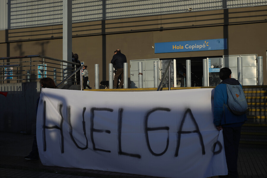 Tras 6 días trabajadores de Walmart deponen huelga y aceptan bono de 920 mil pesos