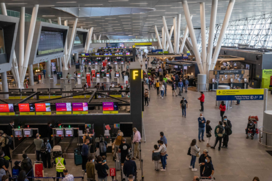 Tras rechazar propuesta trabajadores del Aeropuerto de Santiago iniciarán paro este jueves