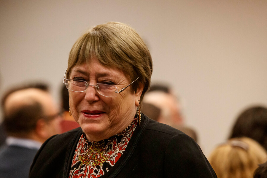 Tras reunión con oficialistas Bachelet niega conversaciones sobre candidatura presidencial