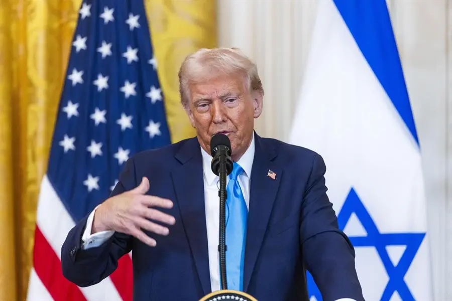 Donald Trump va más allá en su guerra comercial: Impone a Japón y Corea del Sur aranceles del 25%