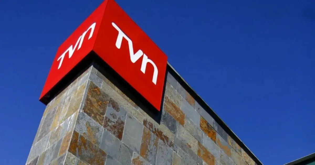 TVN acusó a periodista de no cubrir incendio y emitir programa grabado: Lo despidieron y canal le pagará $122 millones