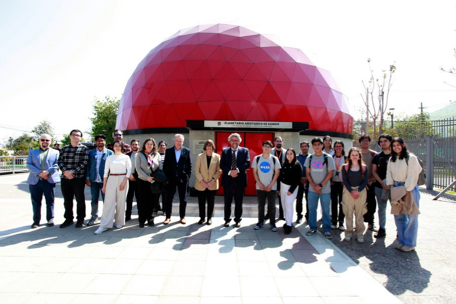 U. de Chile y Planetario Huechuraba se unen para fomentar interés científico en jóvenes locales