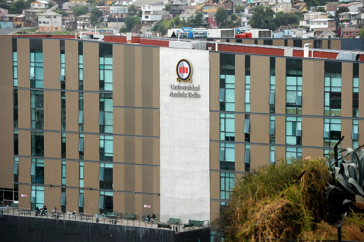 Universidad impidió toma de ramos a estudiante por deuda de $1,2 millones del CAE: Suprema avaló la decisión