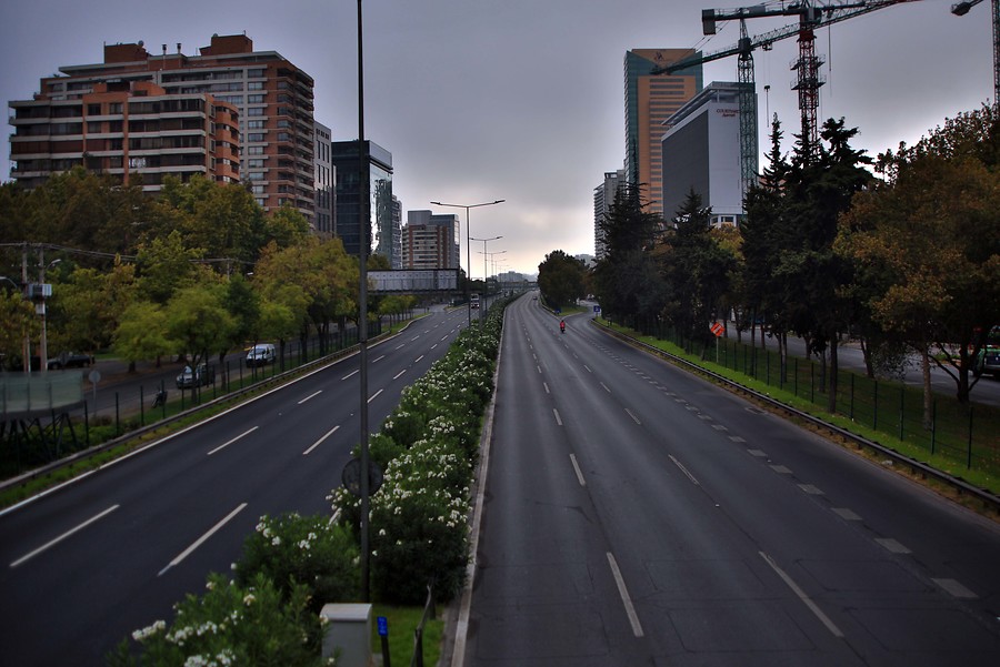 Vecina de Las Condes logra que justicia obligue a hotel cesar ruidos excesivos por contaminación acústica