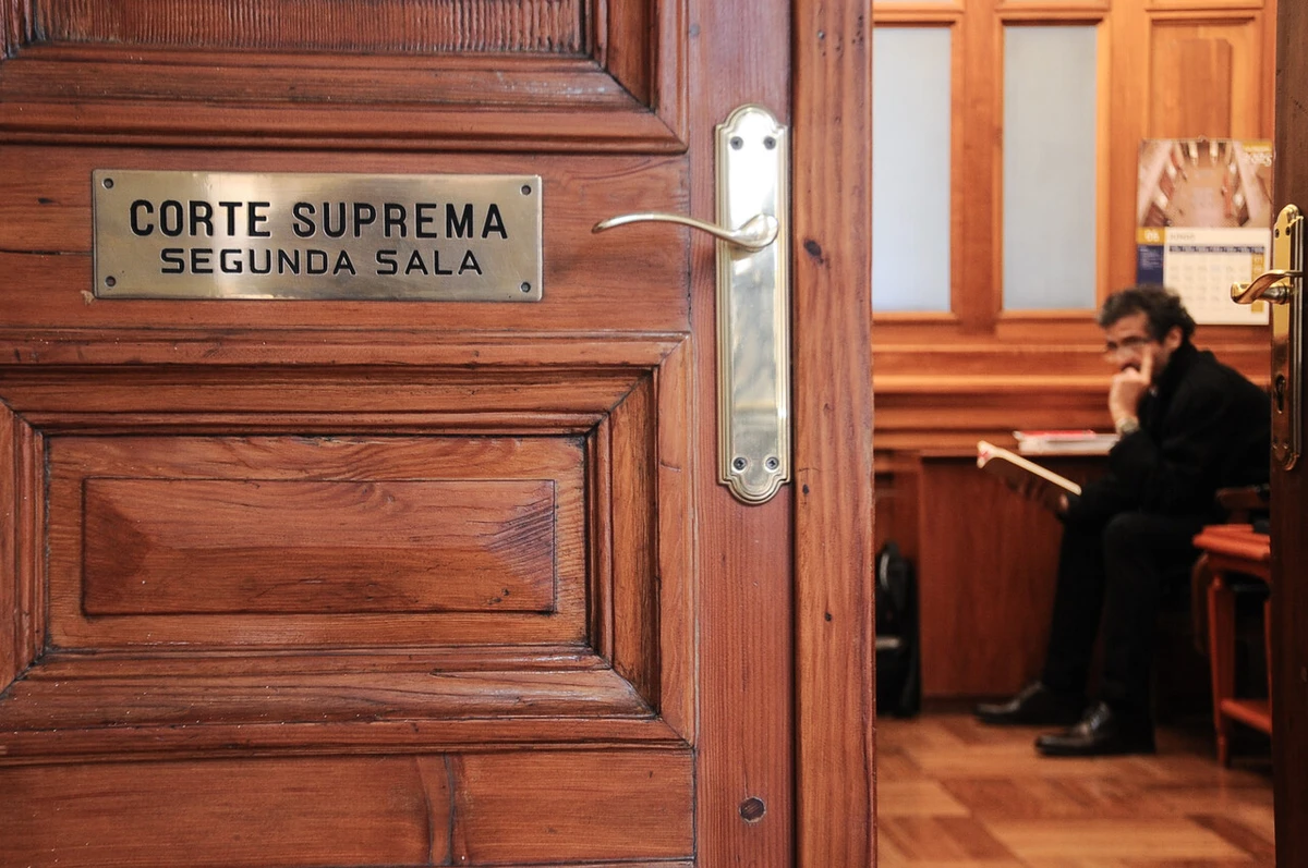 Vecinos les cerraron con portón eléctrico el único acceso que tenían para acceder a propiedades: Corte ordena reabrir el camino