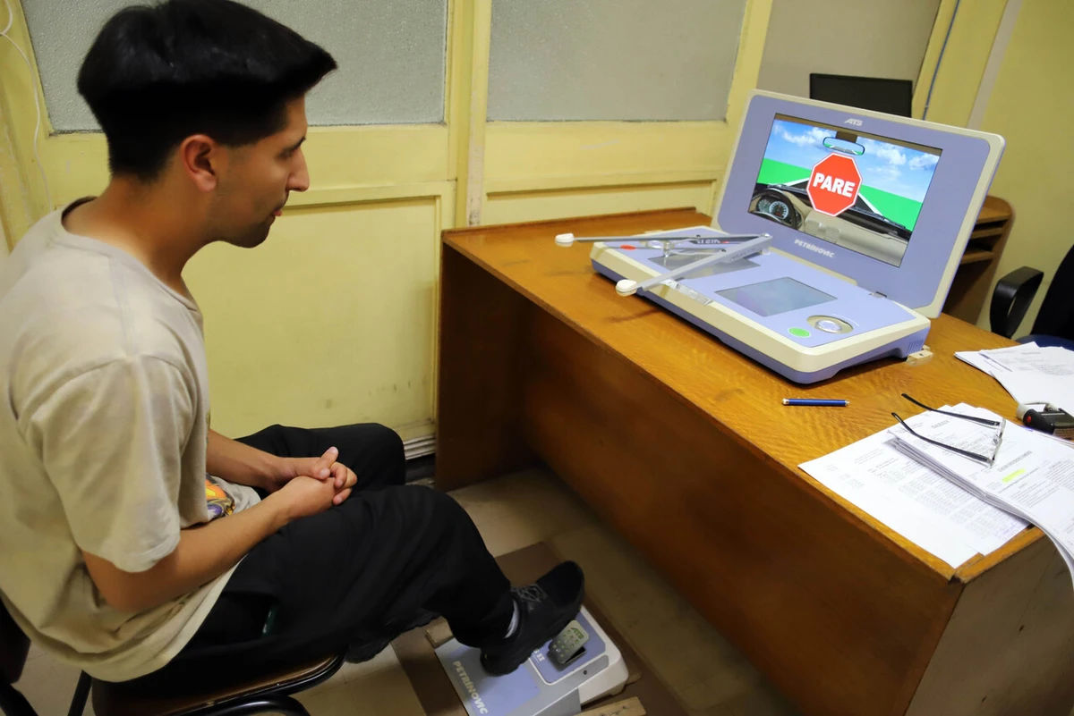 Vendían licencias de conducir por hasta $350 mil sin pruebas: Funcionario público quedó en prisión preventiva