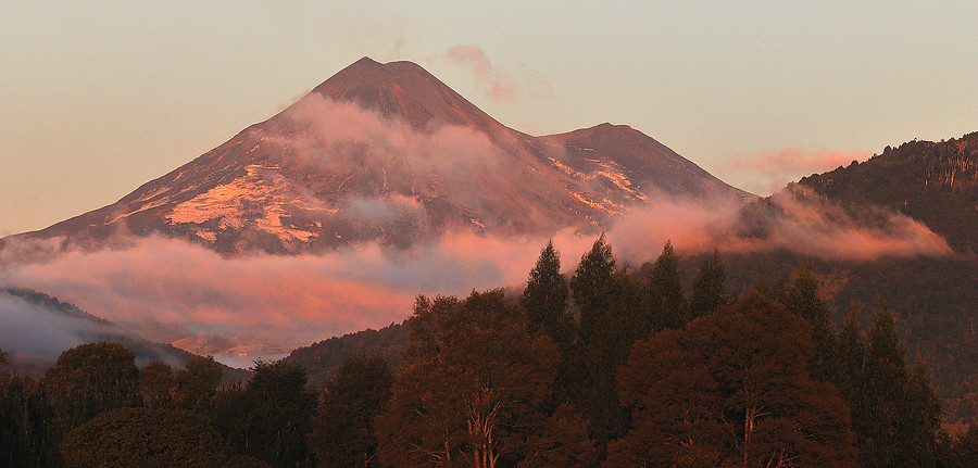 Volcán Llaima no tiembla tras el 27F: Científicos dicen que bloqueó vías de escape del magma