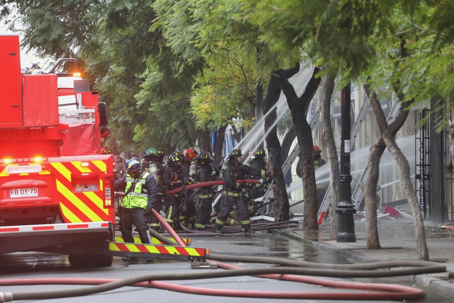 Voluntaria de bomberos fue expulsada por intervención quirúrgica: Corte ordena reincorporarla