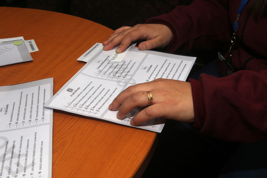 Sistema Braille, lengua de señas y más: Las medidas inclusivas para segunda vuelta de Gobernadores Regionales